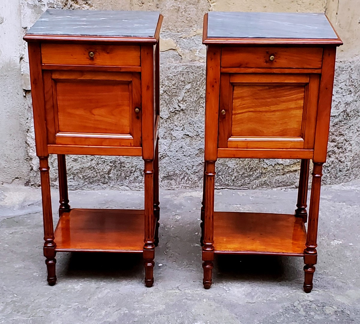 Antichi comodini Napoleone III in legno di ciliegio ,di manifattura Francese . 