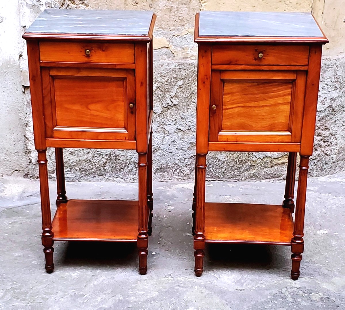 Antichi comodini Napoleone III in legno di ciliegio ,di manifattura Francese . 