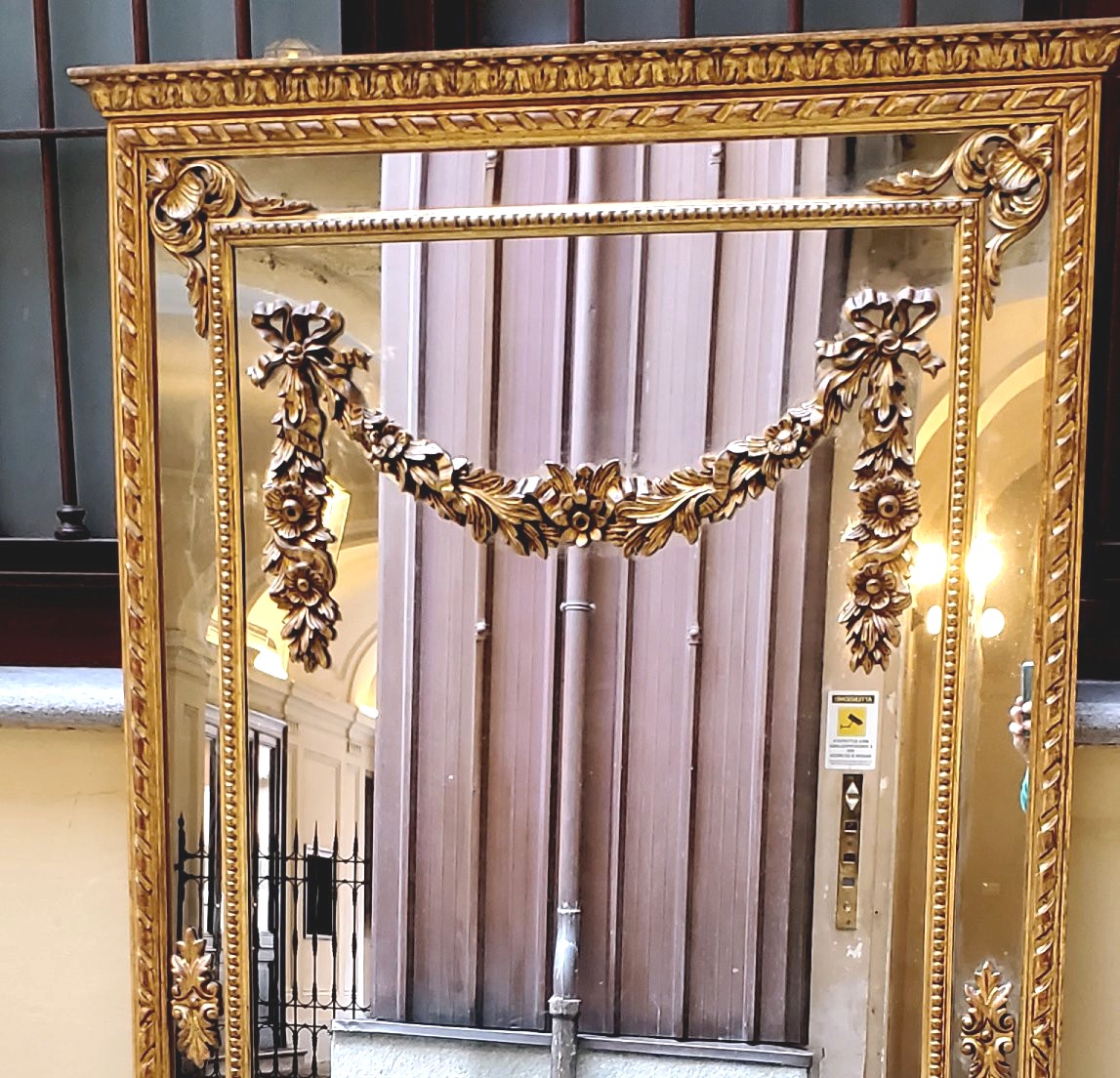 Specchiera dorata oro 18kt  stile Luigi XVI ,scolpita a mano su legno ,di manifattura Italiana -photo-4