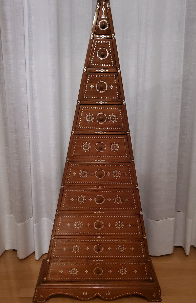 Particolare mobile orientale a 10 cassetti intarsiato in madreperla -photo-1