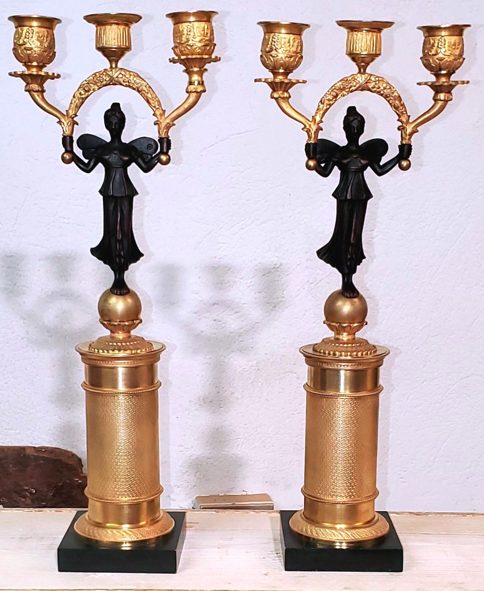 Due antichi candelieri a 3 fiamme  in bronzo dorato 18kt 