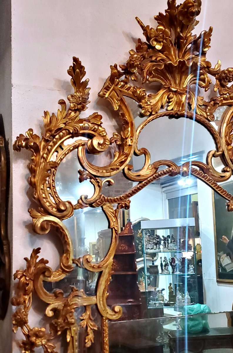  Grande Specchiera Luigi xv ,in legno scolpito e dorata in oro zecchino 18 kt . -photo-1