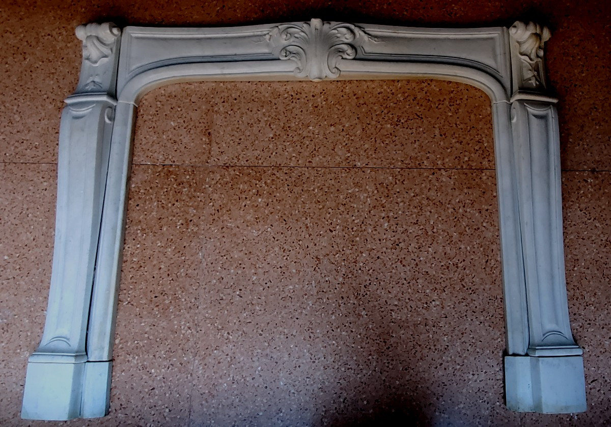 Antico camino in marmo bianco di Carrara epoca 1850/60 , riccamente scolpito 