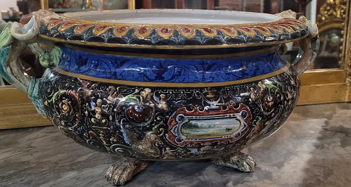 Grande centrotavola in maiolica policroma di Faenza – manifattura Farina, primo Novecento