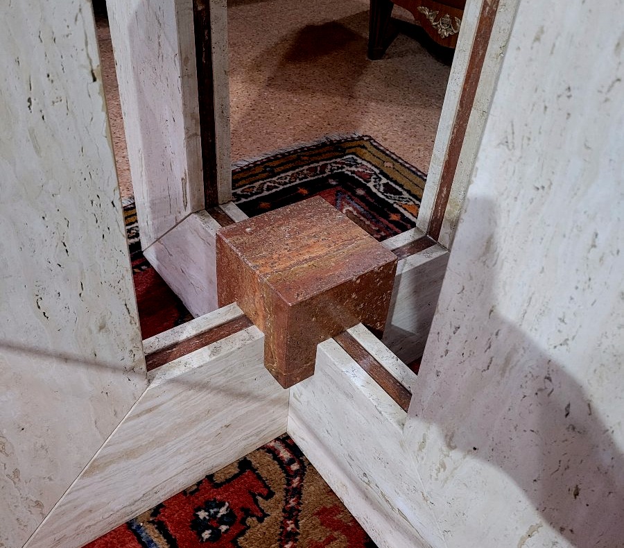 Tavolo design in Travertino e marmo ,piano in cristallo 140x140cm-photo-5