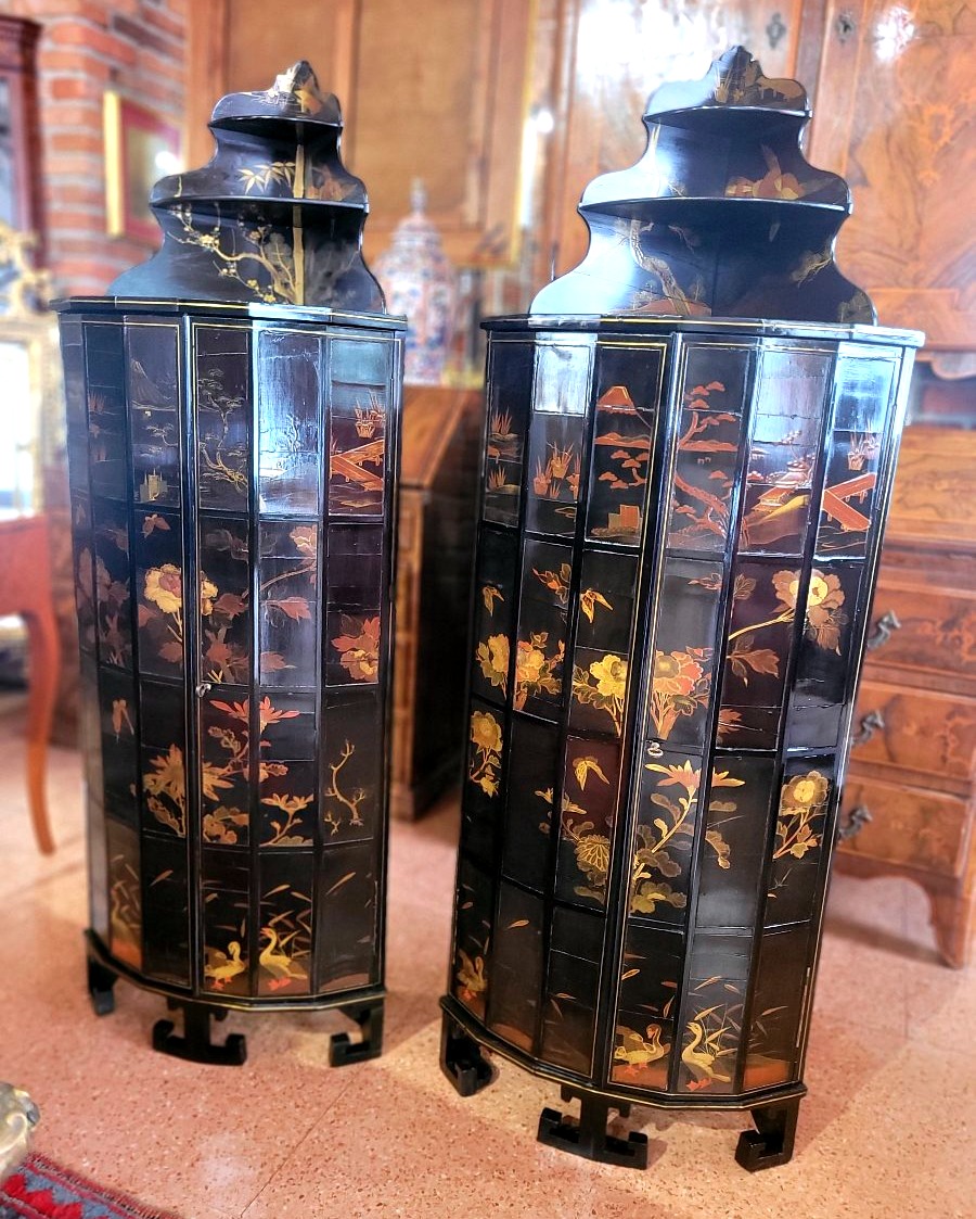 Coppia di angoliere francesi Napoleone III con alzate, decorate a chinoiserie-photo-2