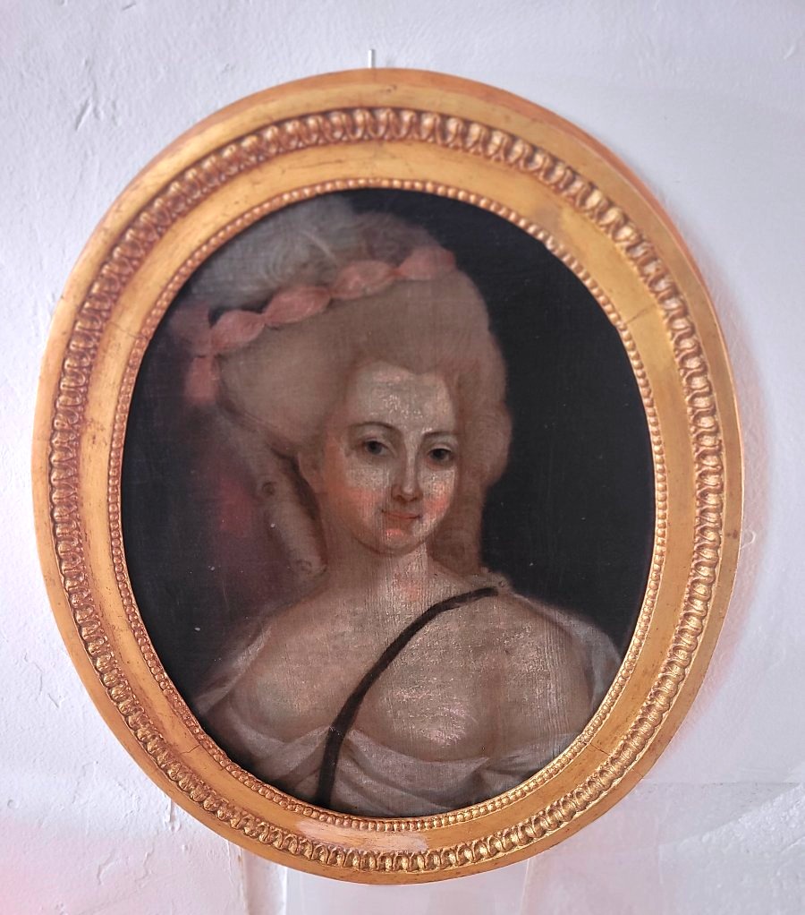  ritratto femminile di carattere familiare, raffigurante un'antenata