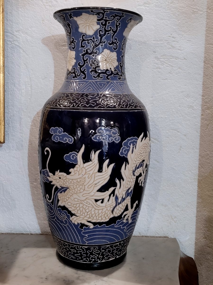 Vaso in ceramica decorata con drago, fondo blu cobalto-photo-4