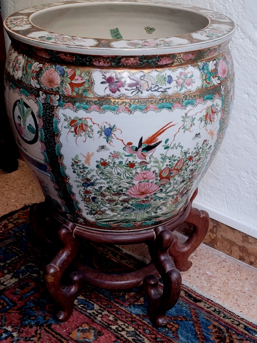 cache-pot cinese decorato, XX secolo, con base lignea