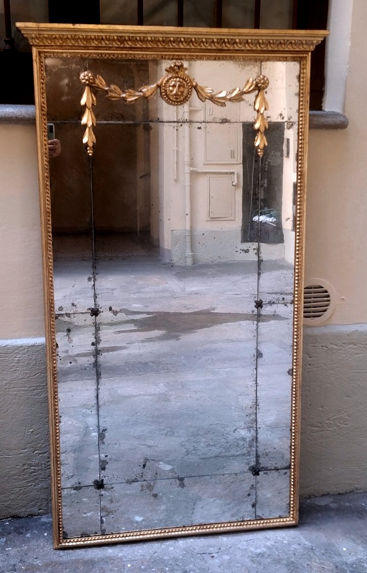 Specchiera stile Luigi XVI in legno scolpito e dorato con vetri al mercurio