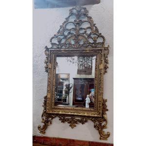 Antica Specchiera Luigi XV ,di manifattura Italiana  ,in legno scolpito e dorato 
