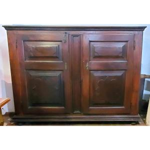 Antica credenza in legno di noce ,fine 1700 ,di manifattura Italia del nord .