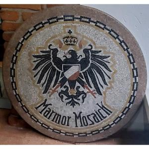 Antico Piano Art Decò in mosaico di marmo .