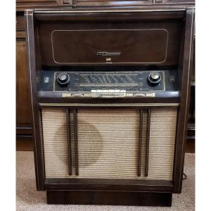 Radio anni 50 marca Grundig, con giradischi