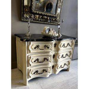 18th Century Crossbow-shaped Chest Of Drawers In Painted Wood.
