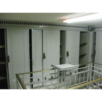 Portes En Fer Et Tole Peintes Grises