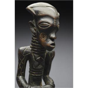 Democratic Republic Of Congo (formerly Zaire), Ndengese People, Mid-20th Century, Old Anthropomorphic Statuette With Dark Patina