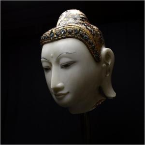 Burma, Konbaung Dynasty (1752 - 1885), Large Buddha Head, Lacquered And Gilded Marble