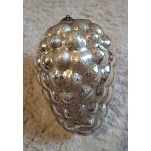 Antique Christmas Bauble In Eglomisé Glass, Grape Design, Early 20th Century