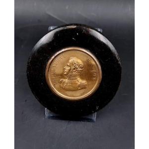 Circular Snuff Box Representing General Ms Foy