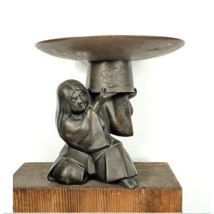 Figure In Kimono Carrying A Cup - Tea Ceremony - Bronze Showa 1950-70 #374