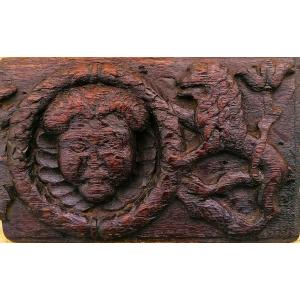 Carved Wood - Heraldic Lion Presenting A Laurel Wreath And A Face - Haute Epoque -