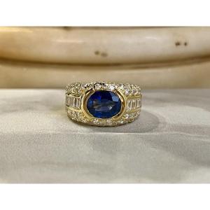 Dome Ring In Yellow Gold, Oval Sapphire Of 2.25 Ct, Baguette Diamonds Of 0.90 Ct And Diamonds Of 0.75 Ct