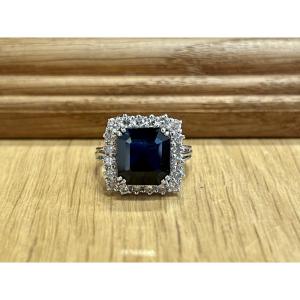 Marguerite Ring In White Gold, 4.70 Carat Sapphire And 1 Carat Of Diamonds