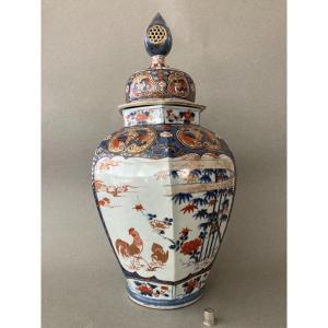 Japan : Large Jar And Cover 18th Century