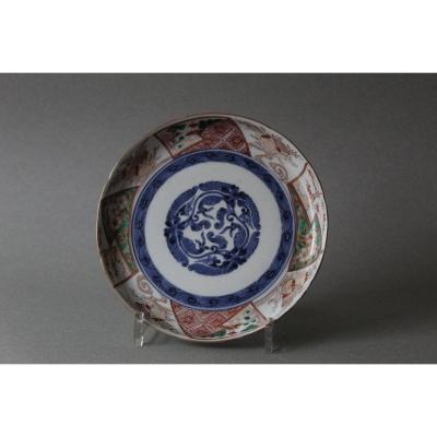 Japon: Assiette circulaire en porcelaine 18ème