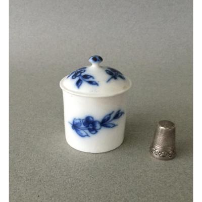 Mennecy (?) : Ointment Jar An Cover Soft Paste Porcelain 18th Century