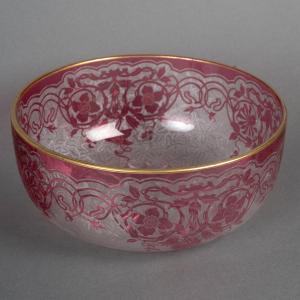 Baccarat – Engraved Pink Multi-layered Crystal Bowl With Floral Decoration – 19th Century