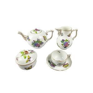 Herend Porcelain Tea Set, Queen Viktoria Pattern, 15 Pieces.