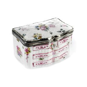 Mannecy Porcelain Snuffbox, Paris 1750-1756