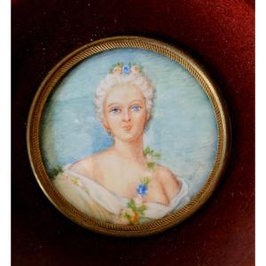 Miniature "duchess Of Chartres"