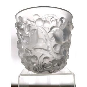 René Lalique Vaseavallon Known As "birds And Grapes" In Molded-pressed