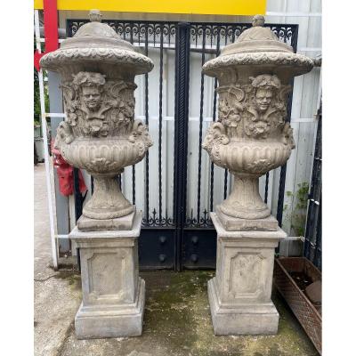 Important Pair Of Medici Vases On Plinths Decorated With Heads Of Rams, Fauna And Foliage