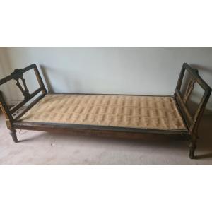 Louis XVI Bed In Painted Wood With Floral Decoration, 18th Century