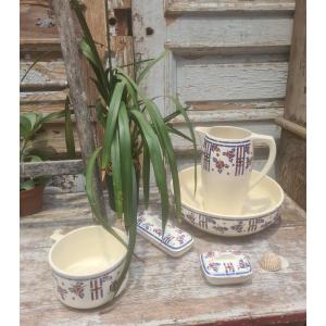 The Badonvilliers Biarritz Model Toilet Set