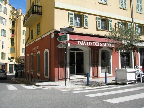 R. David de Sauzea