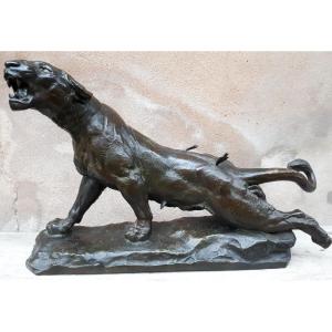 Large Bronze Sculpture (68 Cm) Of An Injured Lioness, By Charles Valton, France 19th Century