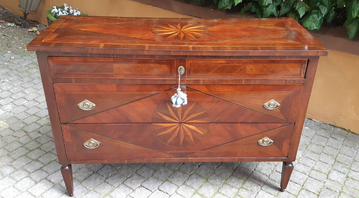 Comò cassettone antico Luigi XVI del '700 lastronato ed intarsiato