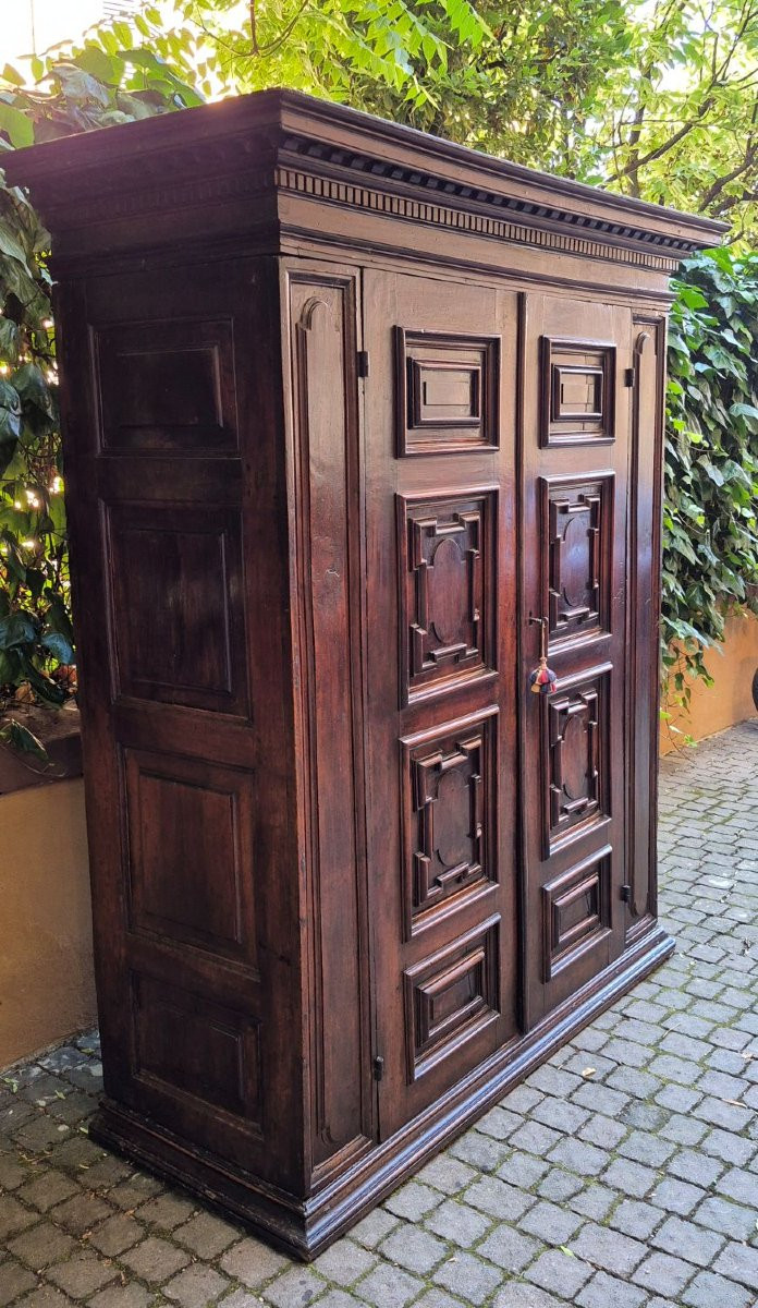 Armadio credenza antico lombardo in noce bugnato del '600-photo-3