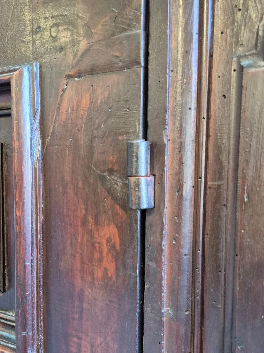 Armadio credenza antico lombardo in noce bugnato del '600-photo-2