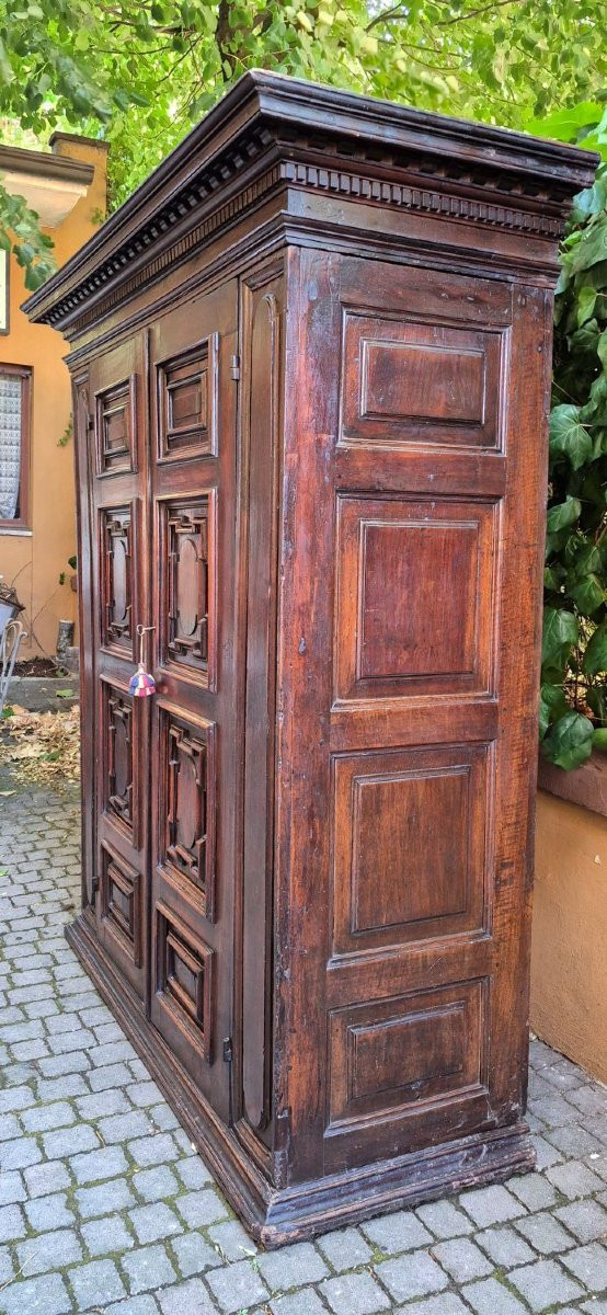 Armadio credenza antico lombardo in noce bugnato del '600-photo-4