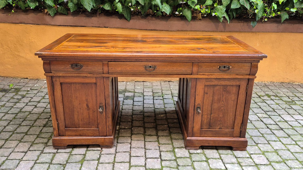 Srivania antica da centro con "gola" e piano filettato