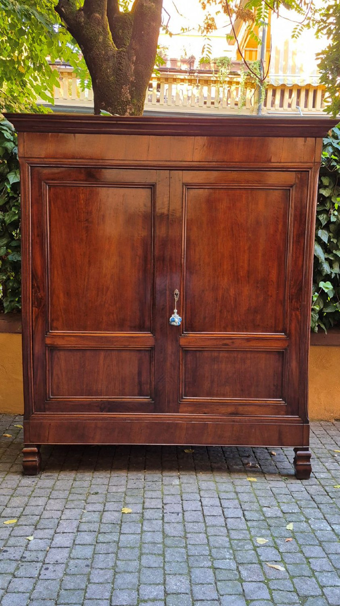 Armadio antico lombardo pannellato in noce dell'800