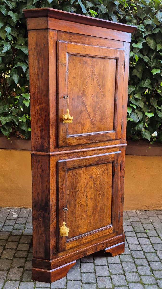 Angoliera cantonale antica in noce di Rolo con filetti-photo-4