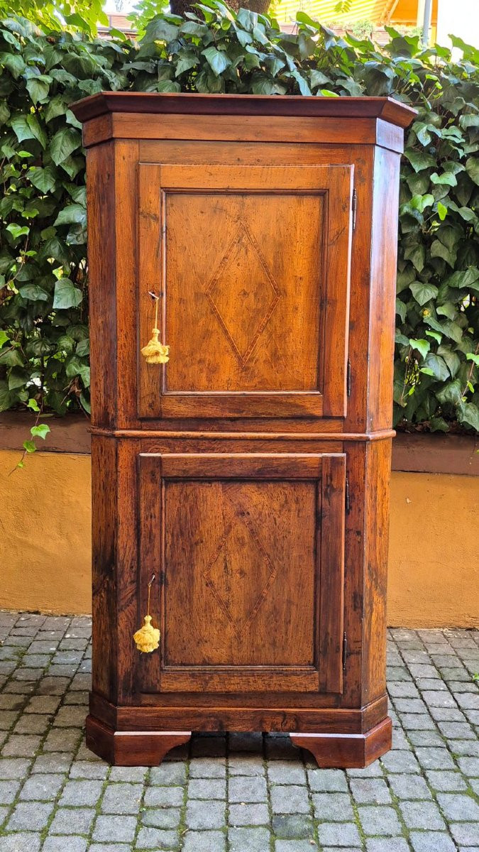 Angoliera cantonale antica in noce di Rolo con filetti-photo-1