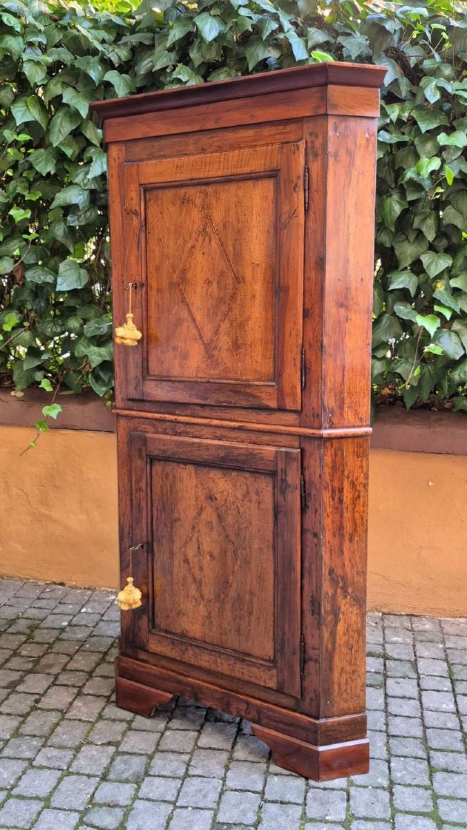 Angoliera cantonale antica in noce di Rolo con filetti-photo-4